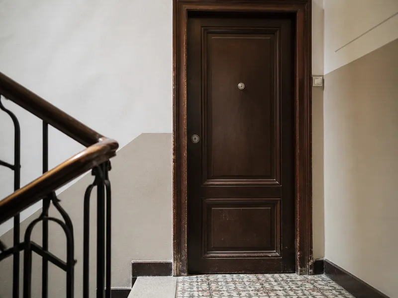 Imagen del artículo «Cómo mejorar la seguridad de tu puerta de entrada en Valencia» sobre cerrajería en Valencia